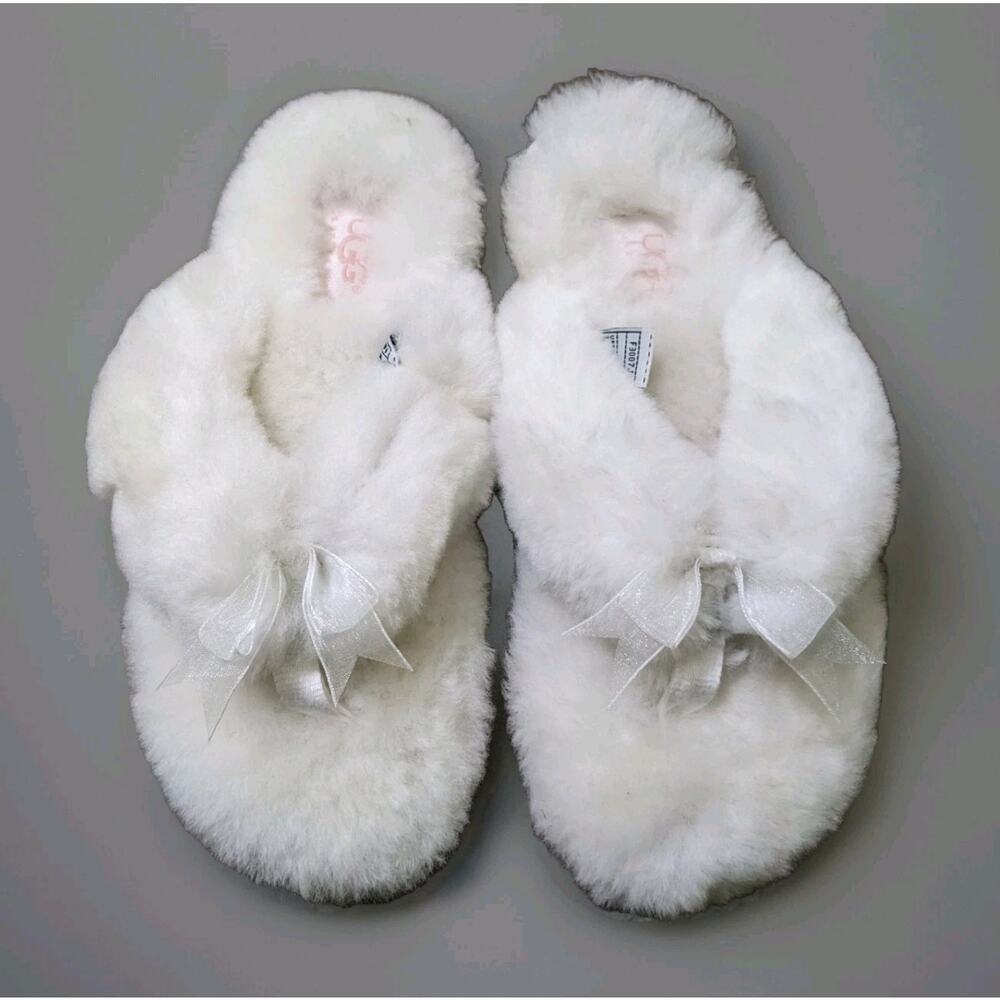 UGG australia Sz 5 White fuzzy Sherpa Shearling With bow thong slippers Sandals